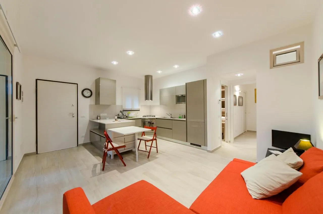 別荘 Altido Elegant House For 4, With Garden In Garlendaヴィラ イタリア