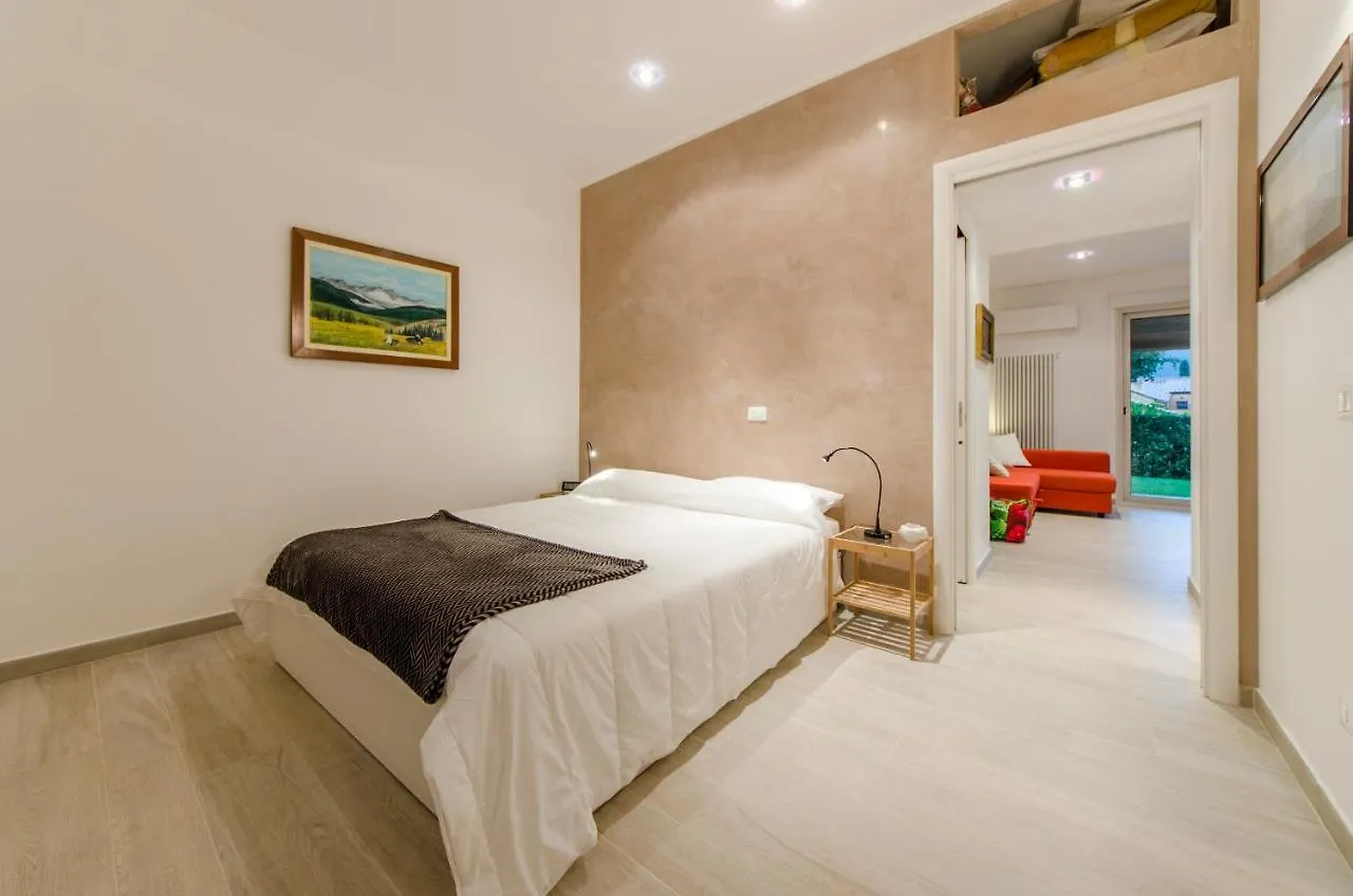 Altido Elegant House For 4, With Garden In Garlendaヴィラ